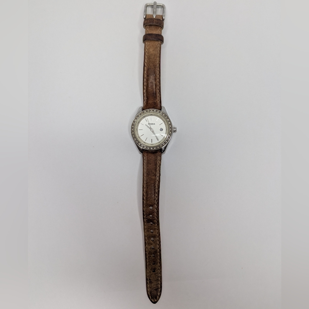 V2K Fossil Womens Watch ES-3026 Date 31mm Case Beige Leather Band Quartz